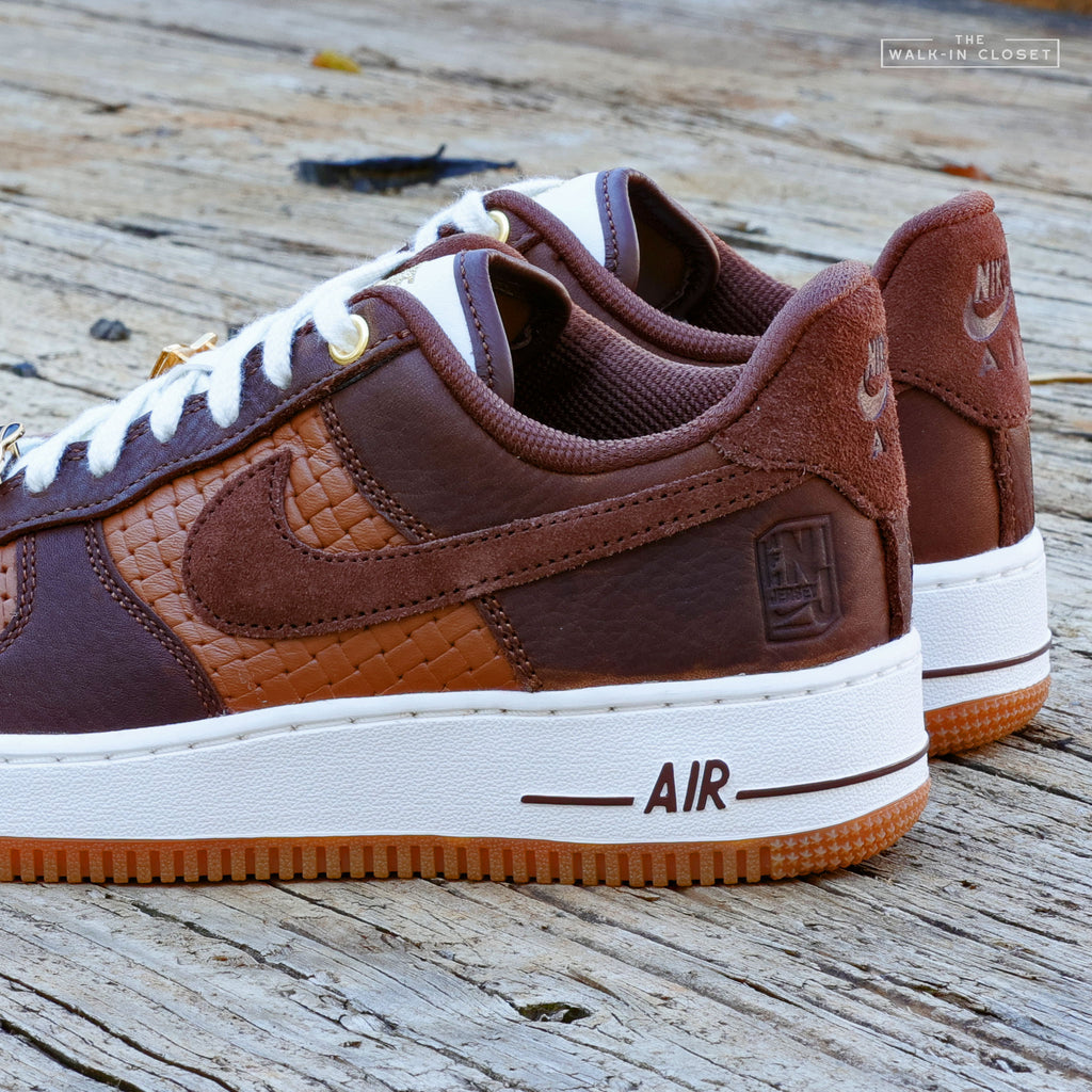 NIKE AIR FORCE 1 '07 LV8 'JERSEY MADE IT' MENS SNEAKERS - IM6644-259