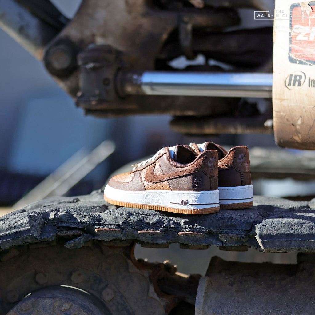 NIKE AIR FORCE 1 '07 LV8 'JERSEY MADE IT' MENS SNEAKERS - IM6644-259