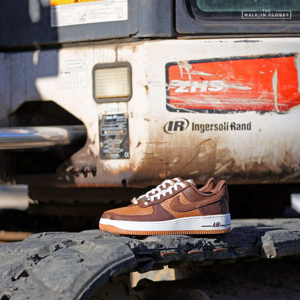 NIKE AIR FORCE 1 '07 LV8 'JERSEY MADE IT' MENS SNEAKERS - IM6644-259