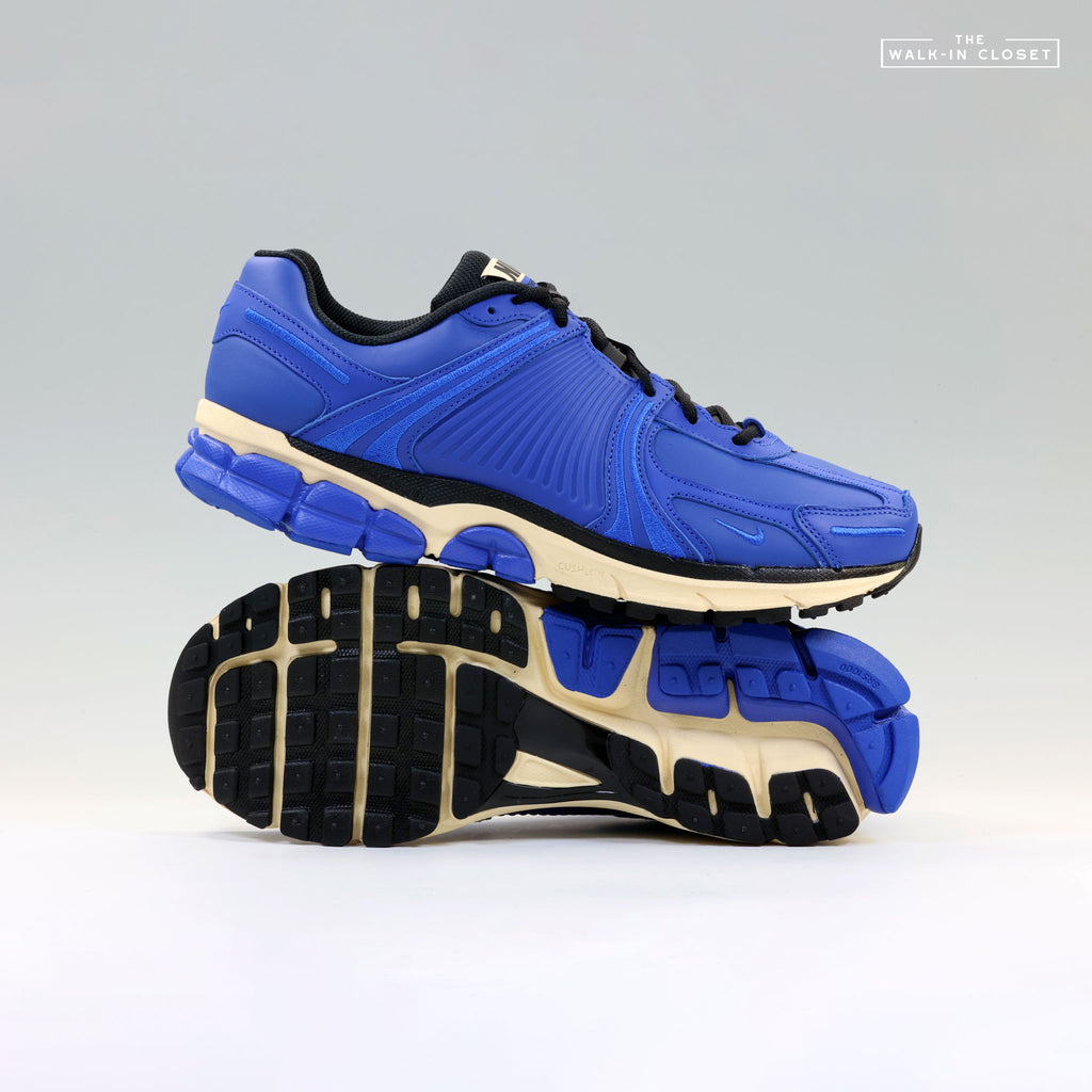 NIKE ZOOM VOMERO 5 SWOOSHLESS HYPER ROYAL MENS SNEAKERS - IO4555-400