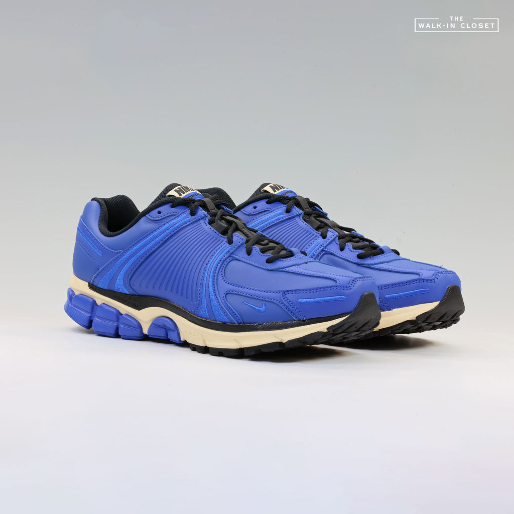 NIKE ZOOM VOMERO 5 SWOOSHLESS HYPER ROYAL MENS SNEAKERS - IO4555-400