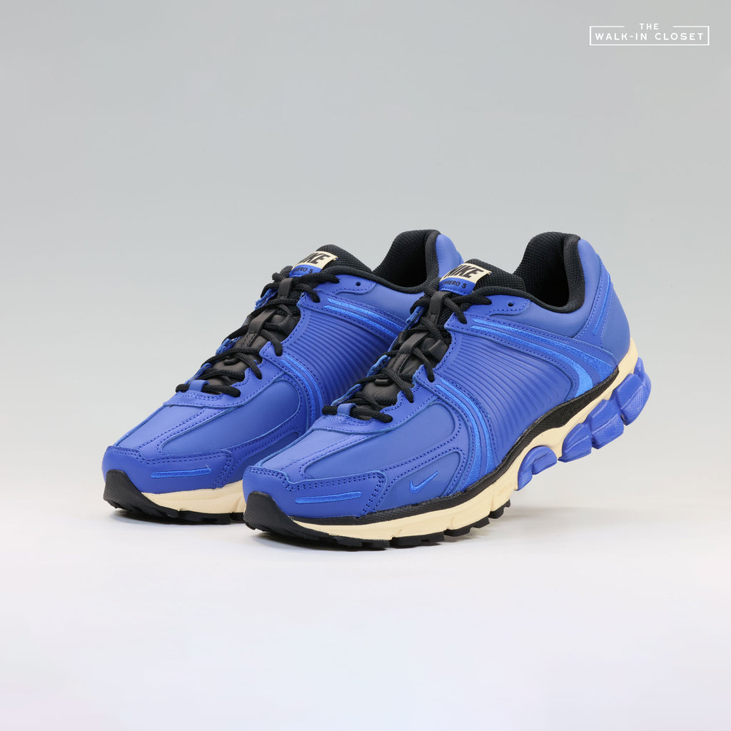 NIKE ZOOM VOMERO 5 SWOOSHLESS HYPER ROYAL MENS SNEAKERS - IO4555-400