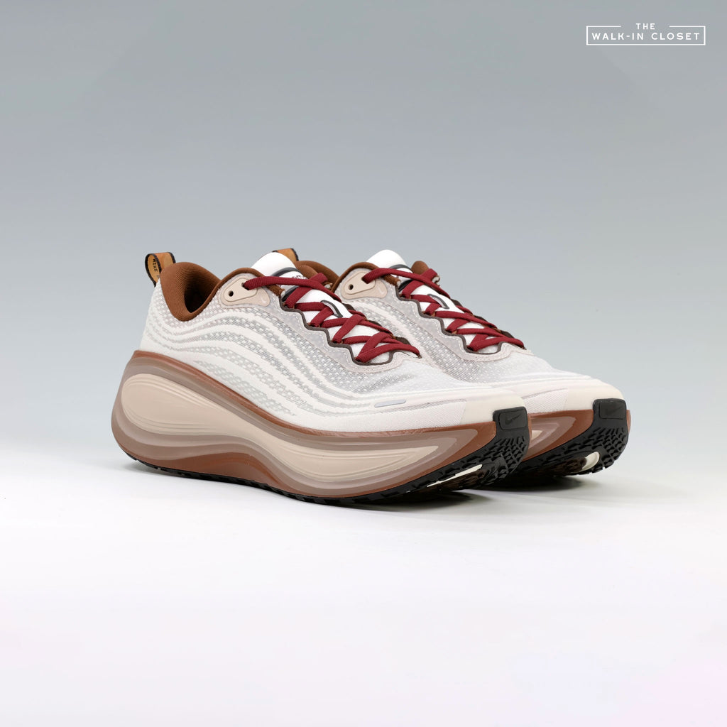 NIKE VOMERO PLUS QS MENS SNEAKERS - IO4482-100