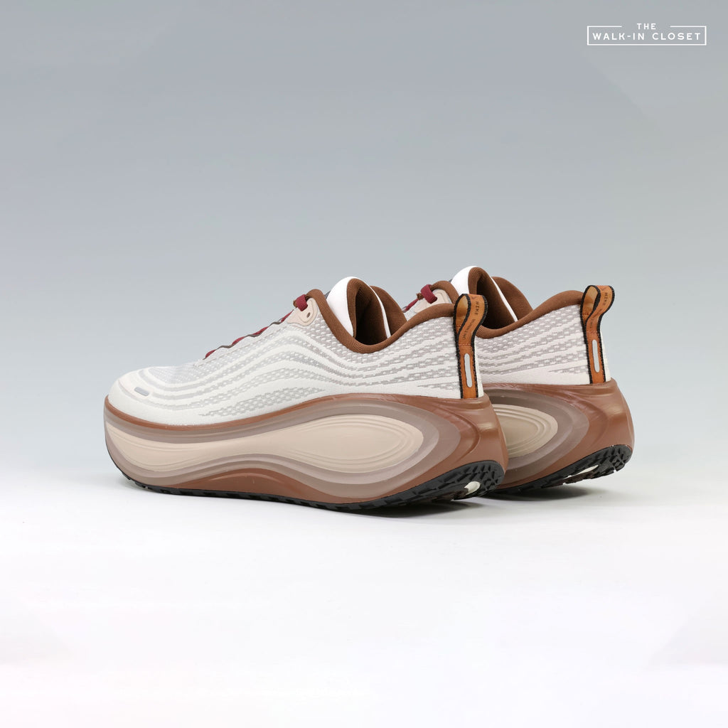 NIKE VOMERO PLUS QS MENS SNEAKERS - IO4482-100