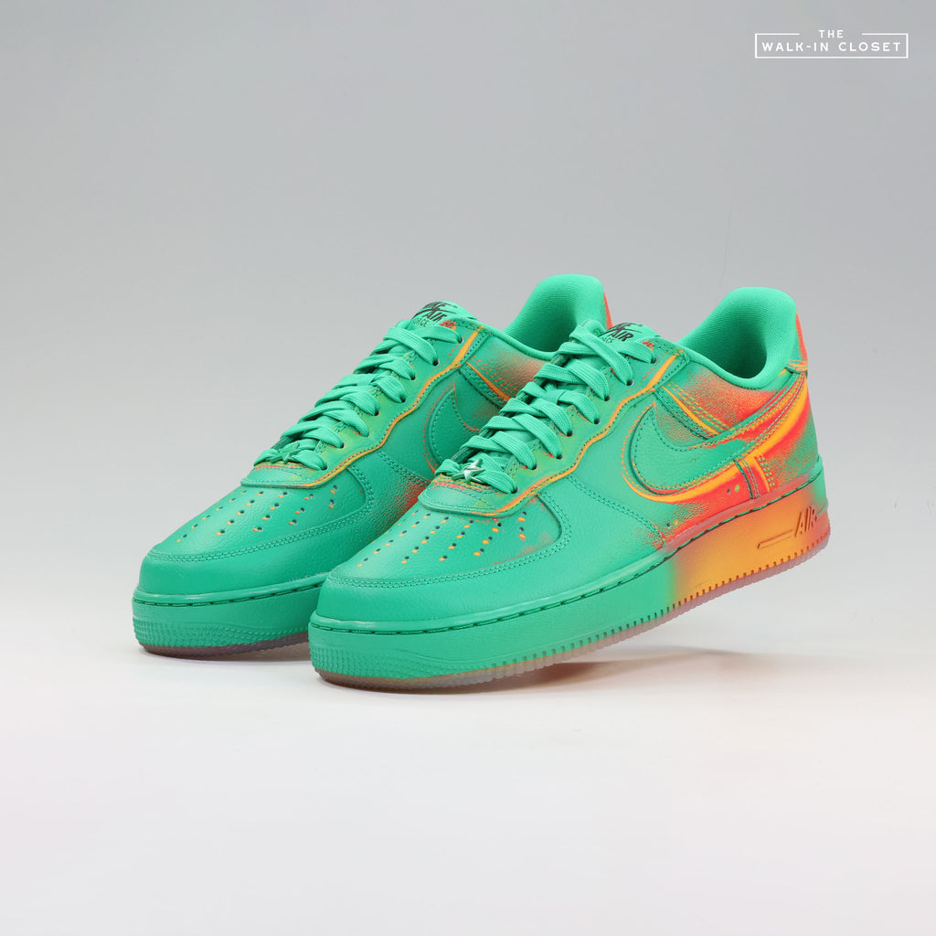 NIKE AIR FORCE 1 '07 LOW STADIUM GREEN AND LASER ORANGE "HEAT MAP" MENS SNEAKERS - IB6834-300