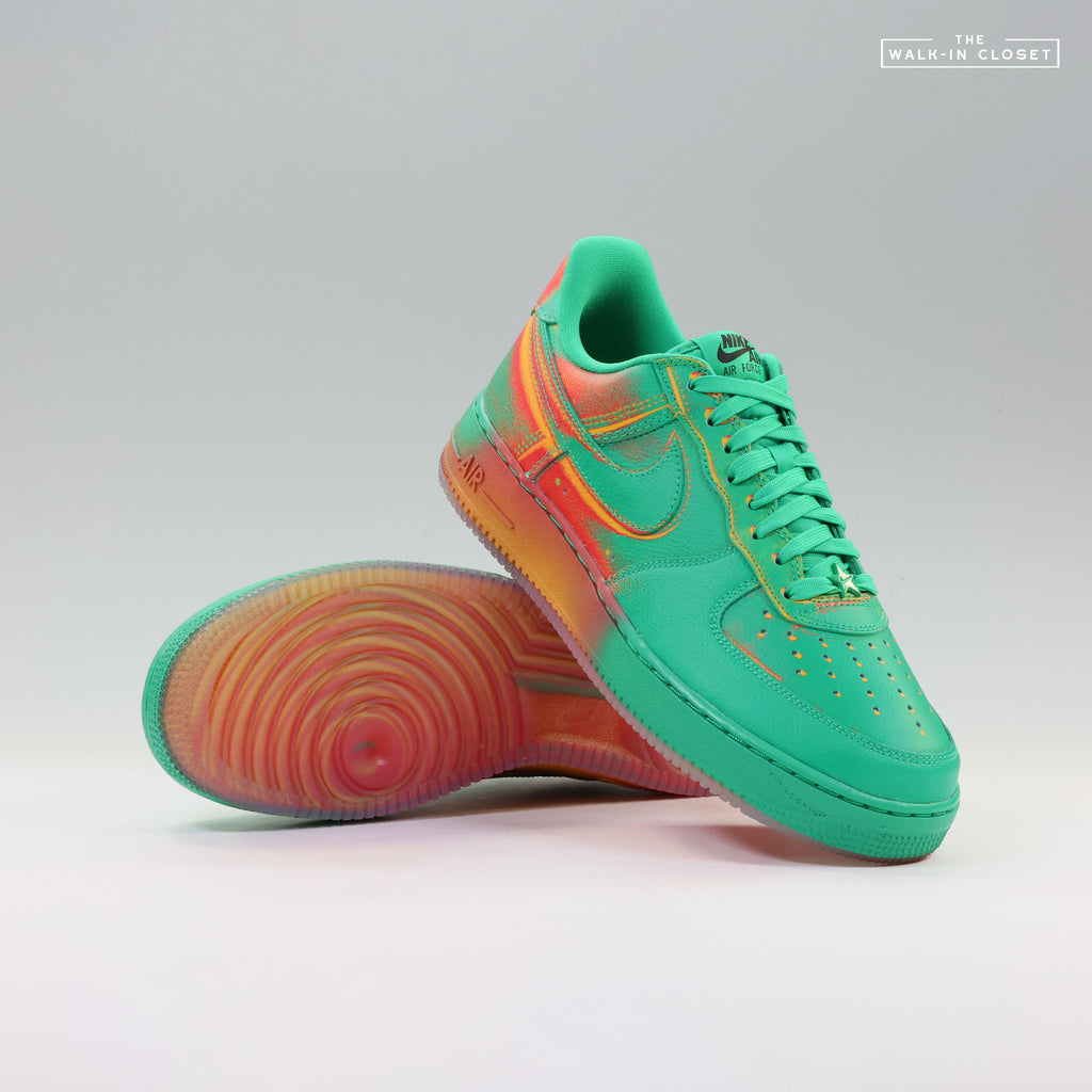 NIKE AIR FORCE 1 '07 LOW STADIUM GREEN AND LASER ORANGE "HEAT MAP" MENS SNEAKERS - IB6834-300