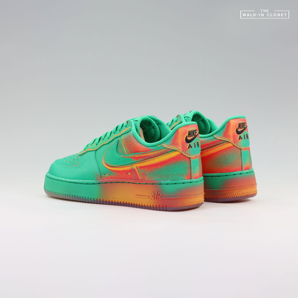 NIKE AIR FORCE 1 '07 LOW STADIUM GREEN AND LASER ORANGE "HEAT MAP" MENS SNEAKERS - IB6834-300