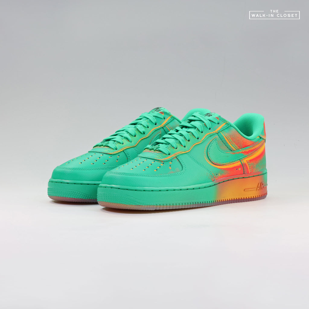 NIKE AIR FORCE 1 '07 LOW STADIUM GREEN AND LASER ORANGE "HEAT MAP" MENS SNEAKERS - IB6834-300