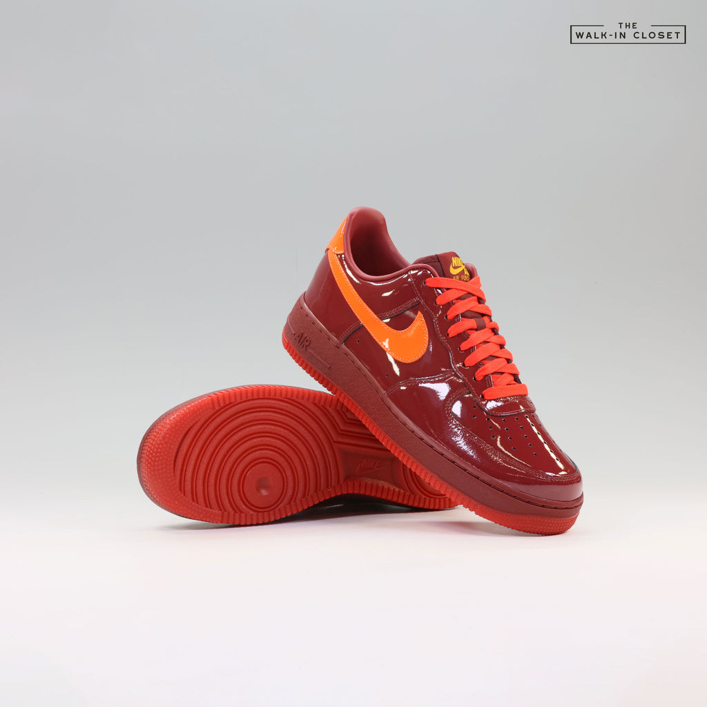 NIKE AIR FORCE 1 LOW 'DARK TEAM RED AND SAFETY ORANGE' MENS SNEAKERS - IO4489-601