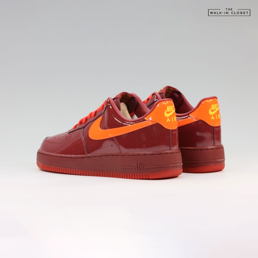 NIKE AIR FORCE 1 LOW 'DARK TEAM RED AND SAFETY ORANGE' MENS SNEAKERS - IO4489-601