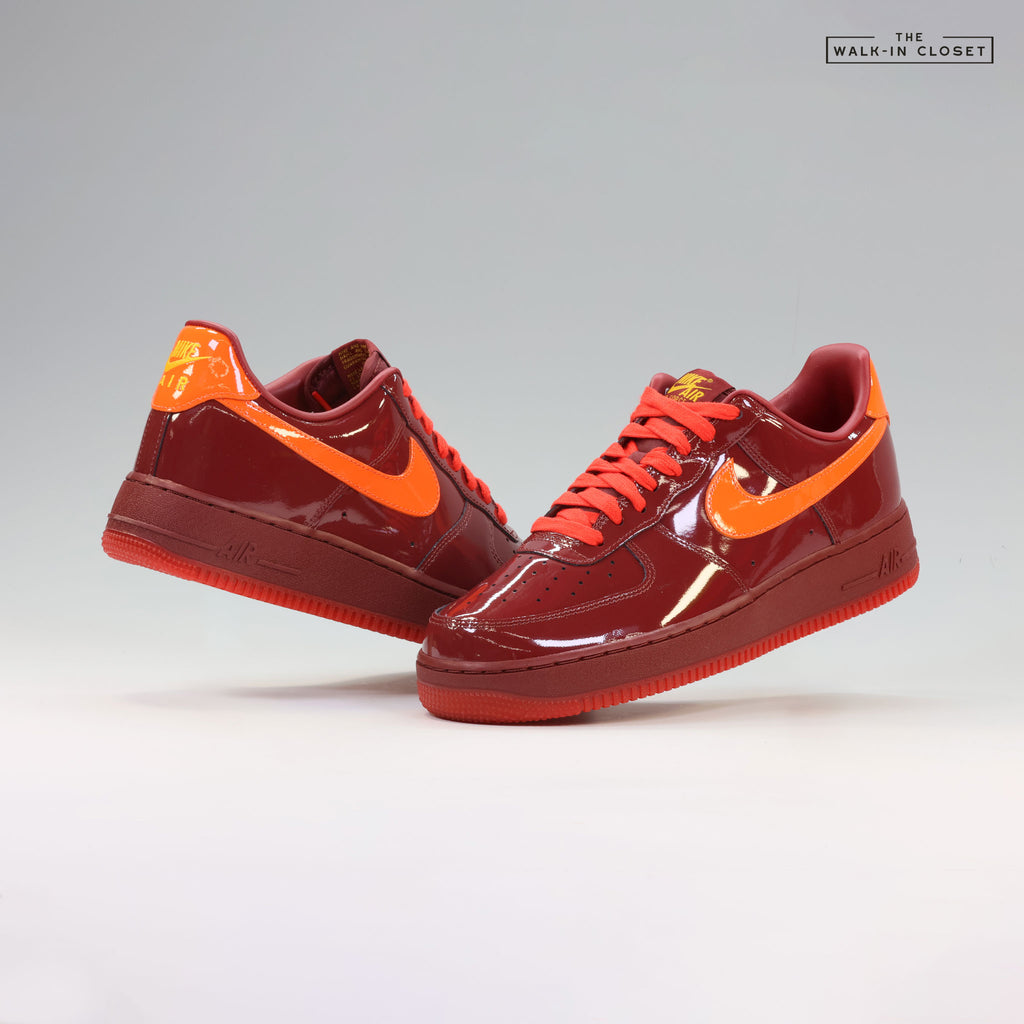 NIKE AIR FORCE 1 LOW 'DARK TEAM RED AND SAFETY ORANGE' MENS SNEAKERS - IO4489-601
