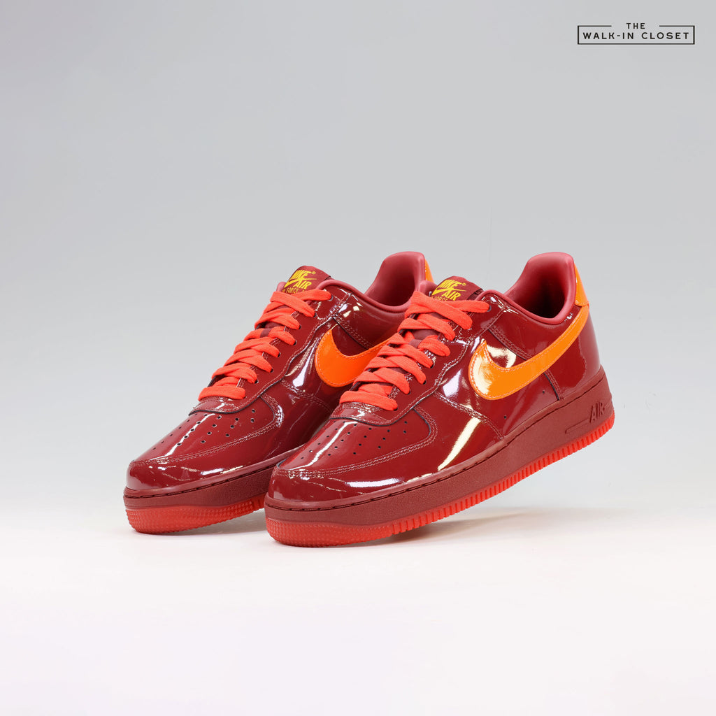 NIKE AIR FORCE 1 LOW 'DARK TEAM RED AND SAFETY ORANGE' MENS SNEAKERS - IO4489-601